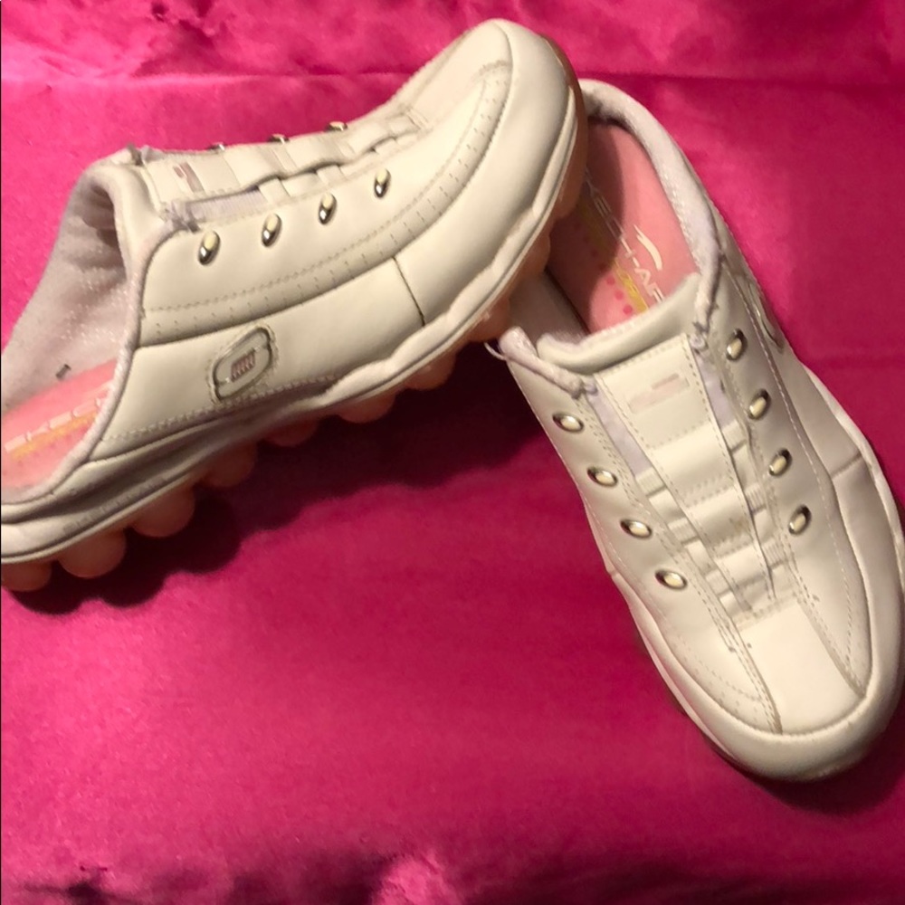 Skechers